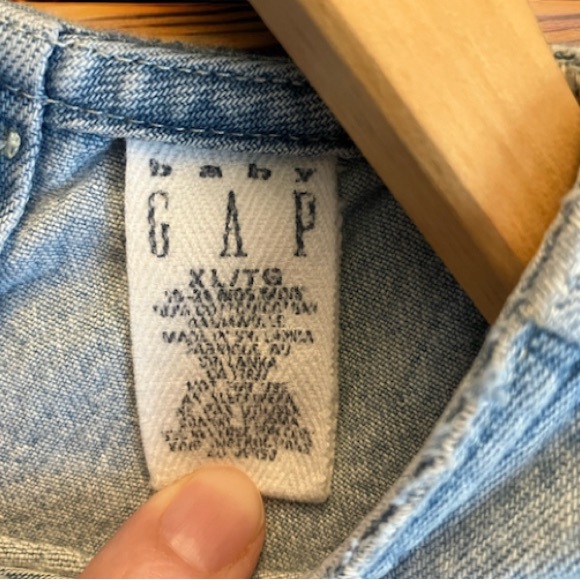 2/$30 Baby Gap Embroidered Faded Jean Dress Buttons Sun Boat Fish XL 18-24M - Picture 4 of 9